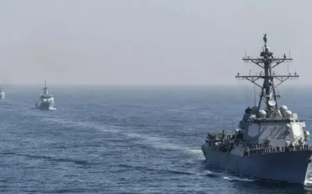 استهداف بارجة أمريكية وقواعد بالخليج بصواريخ قوية