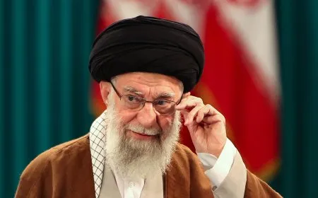 هل خامنئي حي؟ تصريحات غامضة لوزير الخارجية الإيراني تثير الجدل