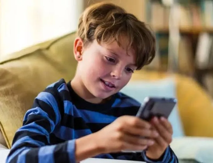 مقترح قانون جديد بالجزائر لتنظيم استخدام الهواتف للأطفال دون 16 عاماً