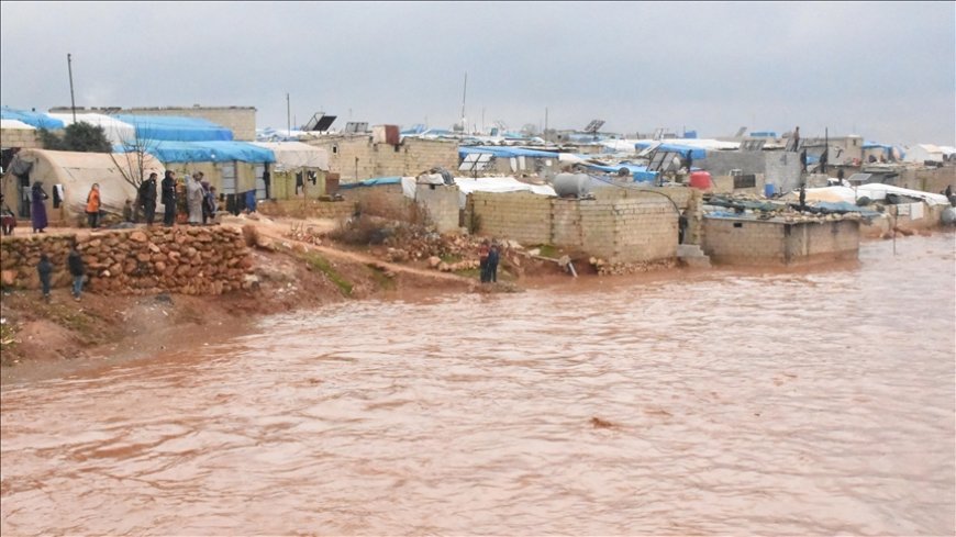 فيضانات سوريا: تأمين مراكز إيواء بإدلب ومساعٍ حكومية لإنهاء ملف المخيمات