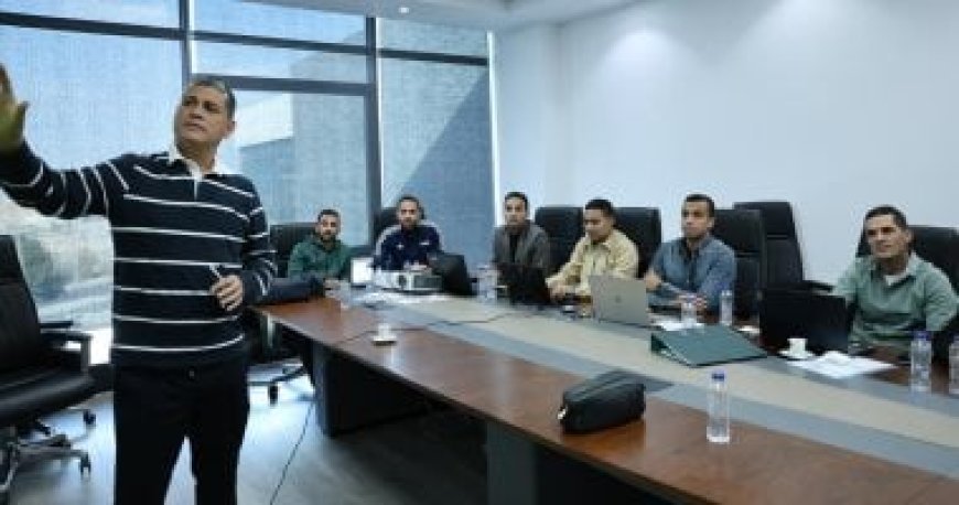 اتحاد الكرة المصري يناقش تجديد عقد أوسكار رويز اليوم