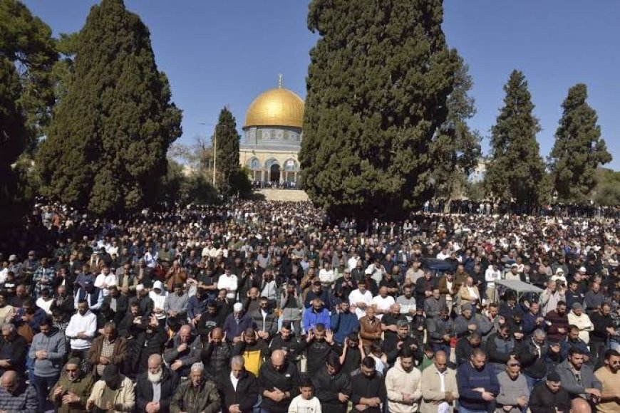 100 ألف مصل في المسجد الأقصى اليوم رغم تشديدات الاحتلال