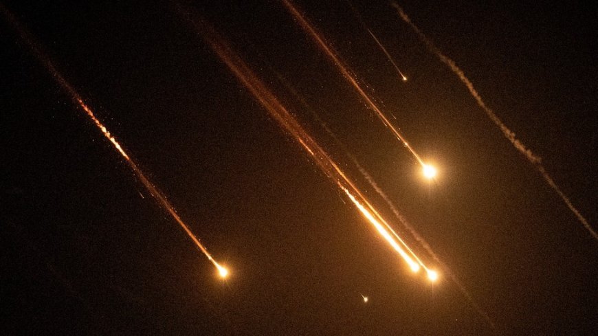 عاجل: تصعيد عسكري واسع وانفجارات تهز المنطقة جراء هجوم إيراني