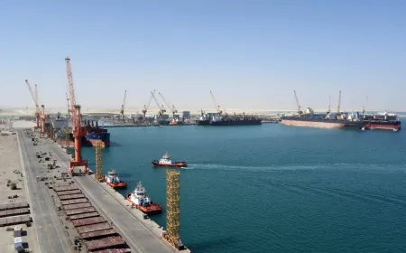 الأركان الإيرانية تنفي استهداف موانئ سلطنة عمان رسمياً