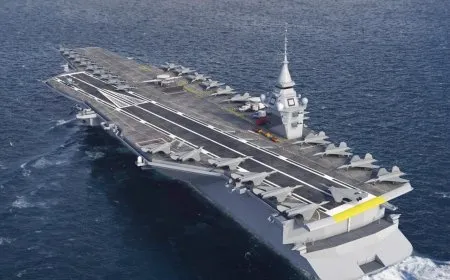 ماكرون يأمر بتحرك حاملة الطائرات شارل ديغول للشرق الأوسط