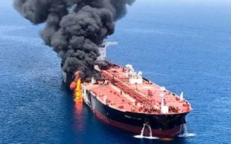 عاجل.. انفجار قرب سفينة قبالة مسقط وتصاعد أعمدة الدخان في بحر العرب