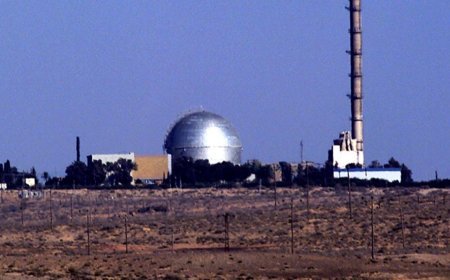 غارات جوية على طهران وتهديد إيراني بضرب مفاعل ديمونا