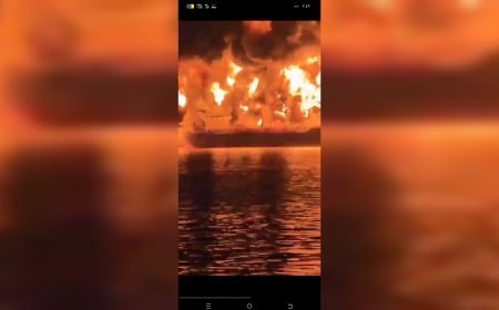 فيديو احتراق ناقلة نفط أجنبية قرب ميناء أم قصر في البصرة