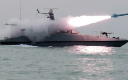 إيران تستهدف سفينة أمريكية بصواريخ حرس الثورة وتحذر الناقلات