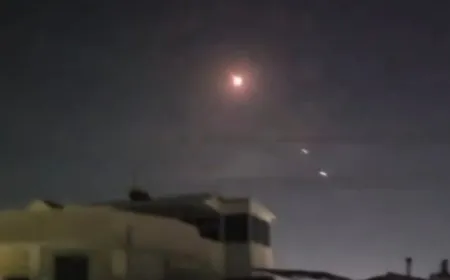 رصد صواريخ إيرانية في سماء فلسطين المحتلة وانفجارات في حيفا ( فيديو )