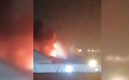 قاعدة فيكتوريا بالعراق تشتعل جراء قصف صاروخي ( فيديو )