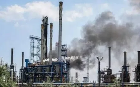 عاجل: حريق في مصفاتي ميناء الأحمدي وعبدالله بالكويت إثر اعتداء مسيرة