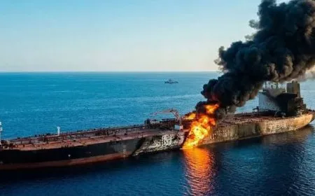 ضربات أميركية إسرائيلية على 16 ناقلة نفط إيرانية في الخليج.. طهران تتوعد بالرد