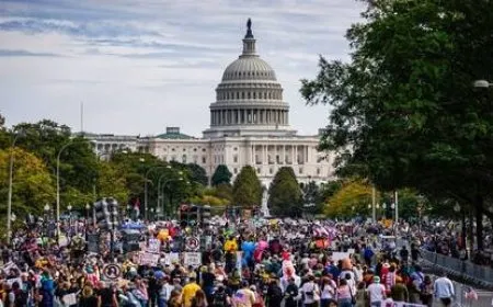 ملايين الأمريكيين يتظاهرون تحت شعار "لا للملوك" احتجاجاً على سياسات ترامب