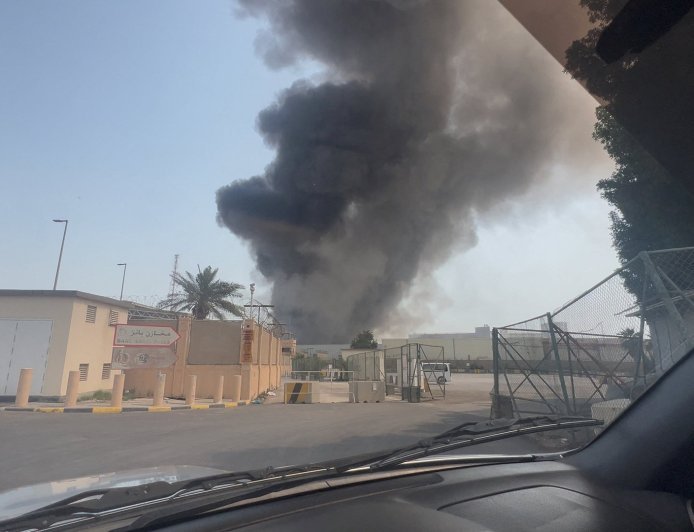 السعودية تعترض صواريخ إيرانية استهدفت مطار الرياض وقاعدة جوية