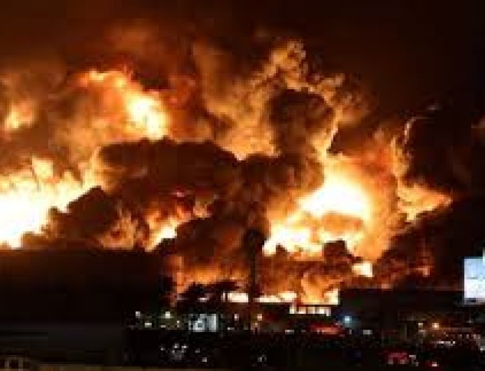 حريق بأرامكو اليوم وتعليق التداول في الأسواق المالية 2026