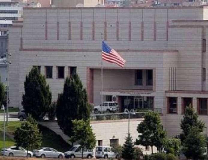 عاجل | صافرات الإنذار تدوي في السفارة الأمريكية ببغداد ودوي انفجارات