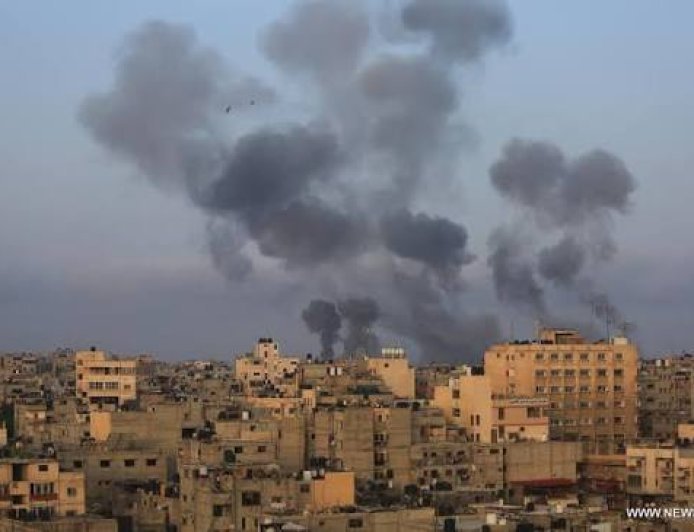 غارات جوية وقصف مدفعي على قطاع غزة واعتقالات في طولكرم