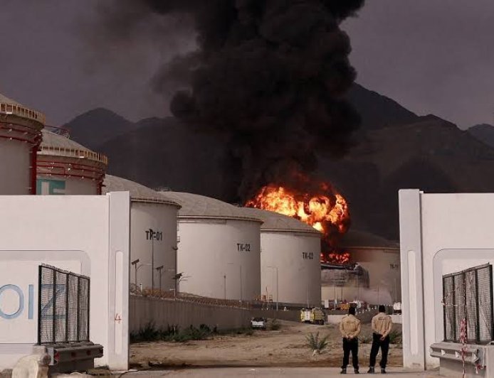 وزارة الدفاع الإماراتية تعلن التصدي لـ 298 صاروخاً و1606 مسيرة