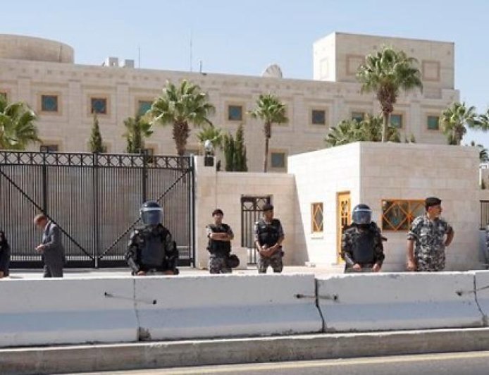 الخارجية الأمريكية تعلق خدمات سفارتها في الأردن وتوجه تحذيراً عاجلاً