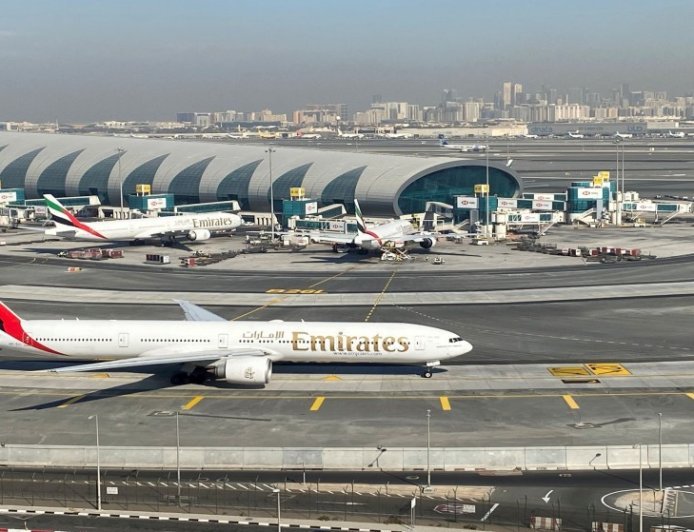 مطار دبي الدولي يعلن تعليق الرحلات مؤقتاً كإجراء احترازي اليوم