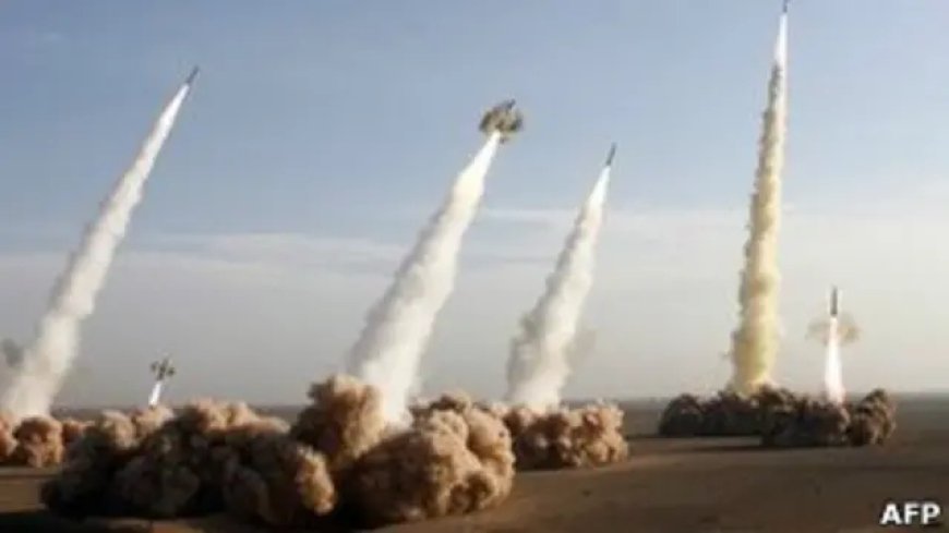 عاجل.. الحرس الثوري يشن هجوماً واسعاً بالصواريخ والمسيرات على إسرائيل