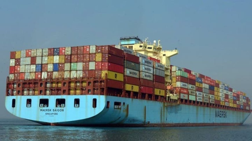 ميرسك تعلن تعليق رحلاتها عبر قناة السويس وباب المندب