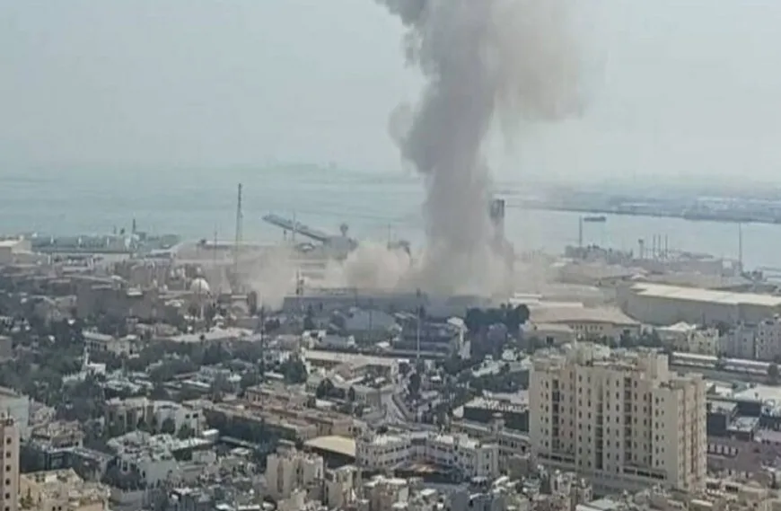 رويترز دوي انفجارات في أبوظبي بالقرب من مطار زايد الدولي