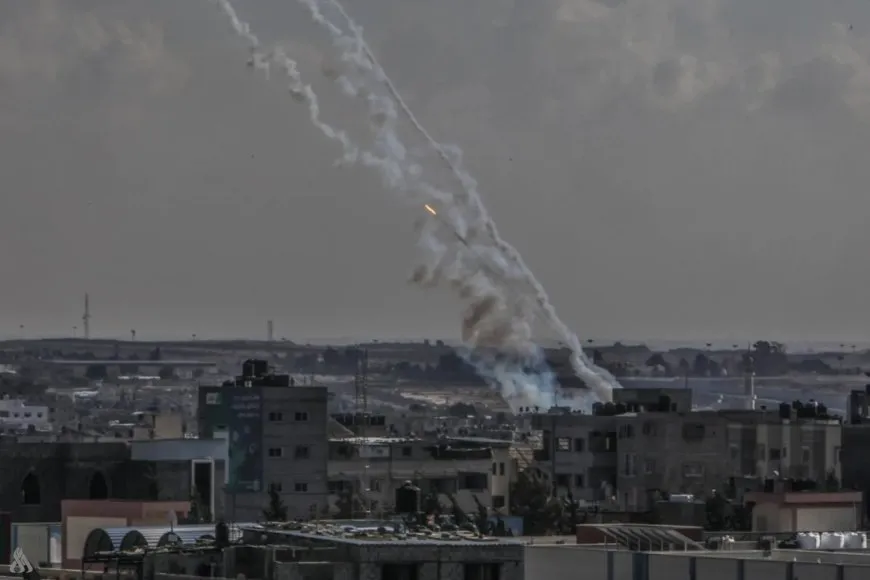 هجوم صاروخي متزامن من إيران وحزب الله يستهدف شمال إسرائيل وتل أبيب