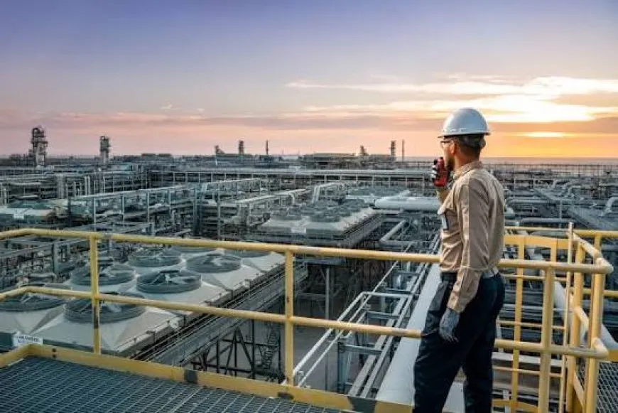 أرامكو تحول شحنات النفط إلى ميناء ينبع لضمان استمرارية الإمداد