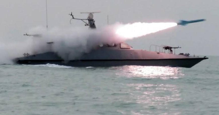 إيران تستهدف سفينة أمريكية بصواريخ حرس الثورة وتحذر الناقلات