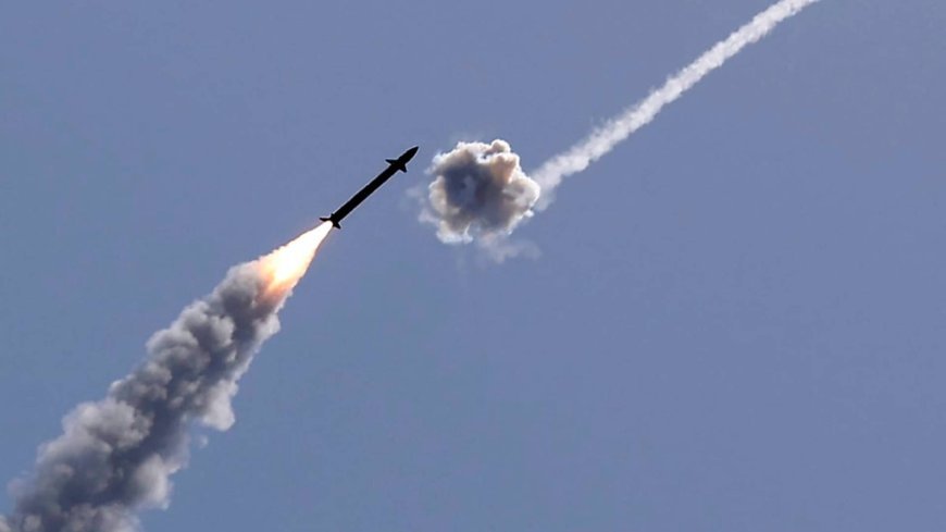 الدفاع الإماراتية تعترض صواريخ ومسيرات قادمة من إيران