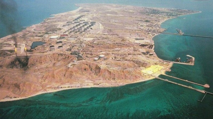 إيران تستعد لمواجهة غزو أمريكي لجزيرة خارك وتكثف حشودها