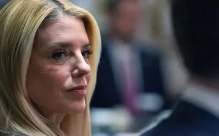 ترامب يقيل بام بوندي من منصب المدعية العامة للولايات المتحدة