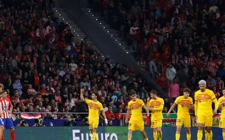 برشلونة يهزم أتلتيكو مدريد ويقترب من حسم لقب الدوري الإسباني