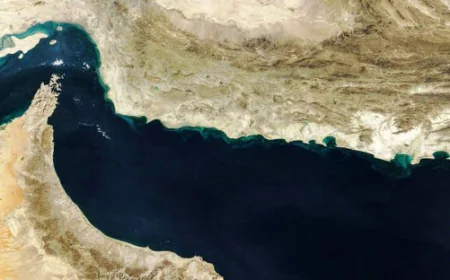 وزير الخارجية الإيراني يعلن فتح مضيق هرمز وترامب يعلق: شكراً لكم