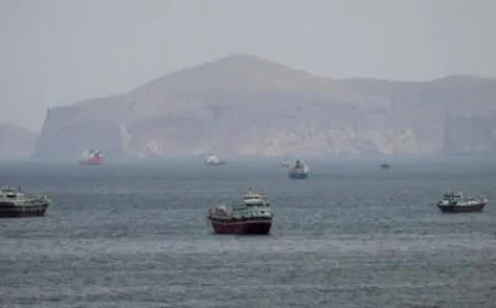 ترامب يأمر البحرية الأمريكية بـ 'إطلاق النار والقتل' ضد الزوارق الإيرانية في مضيق هرمز