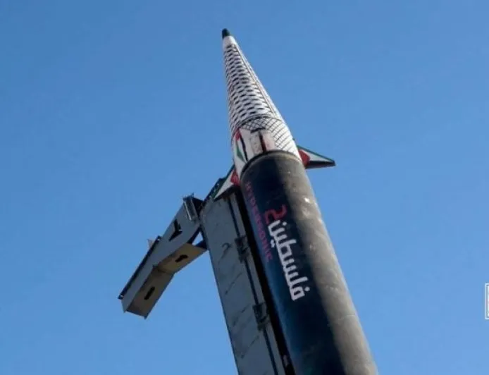 أنصار الله تهاجم بالصواريخ والمسيرات مدينة إيلات