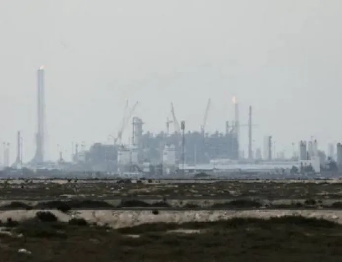 الجيش الكويتي يعترض 28 مسيرة إيرانية استهدفت منشآت نفطية وحيوية