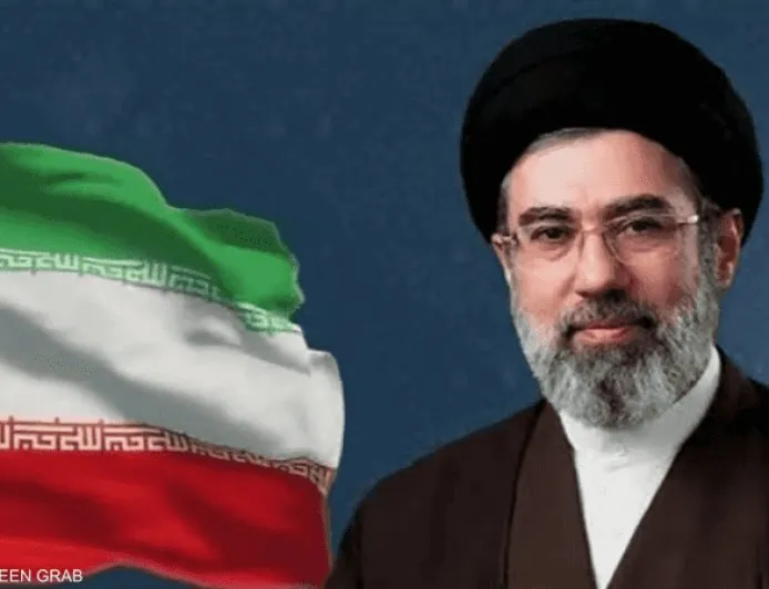 خامنئي يعلن استراتيجية جديدة لإدارة مضيق هرمز ويؤكد انتصار الشعب