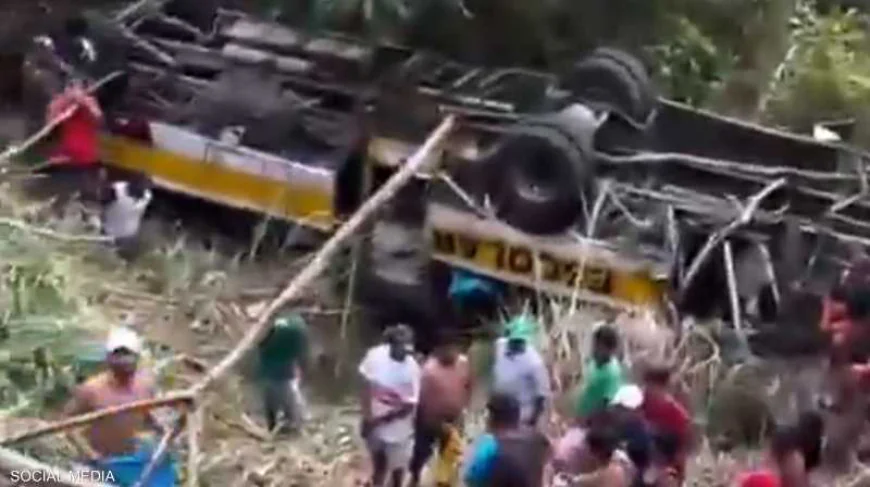 مقتل 21 شخصاً على الأقل في حادث سقوط حافلة في منحدر جبلي بكشمير