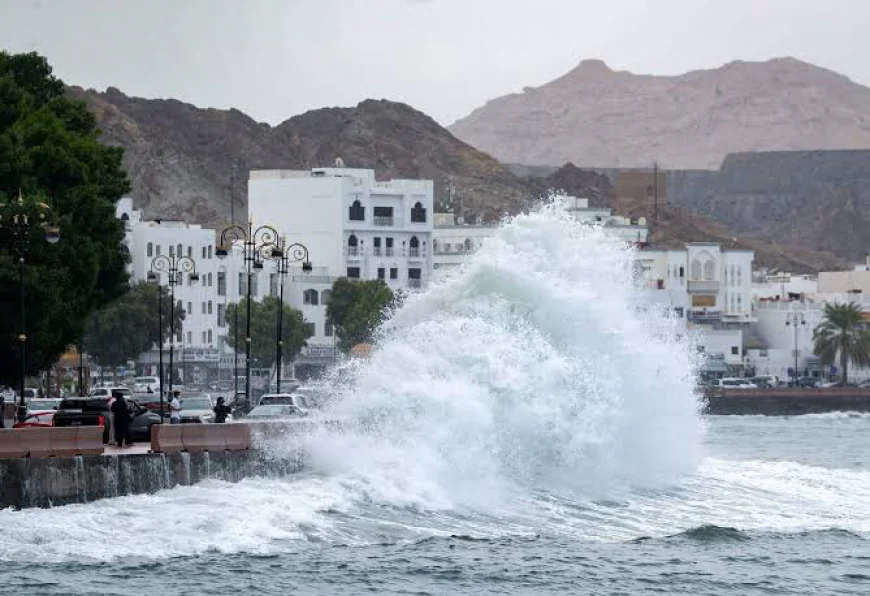 إعصار شاهين يجتاح سلطنة عمان