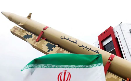 إيران تكشف عن مسيرات نفاثة وصواريخ خيبر شكن في هجومها الأخير