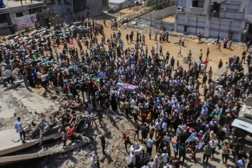تشييع 112 شهيداً في أكبر جنازة بتاريخ القضية الفلسطينية بغزة
