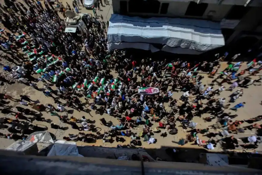 تشييع 112 شهيداً في أكبر جنازة بتاريخ القضية الفلسطينية بغزة