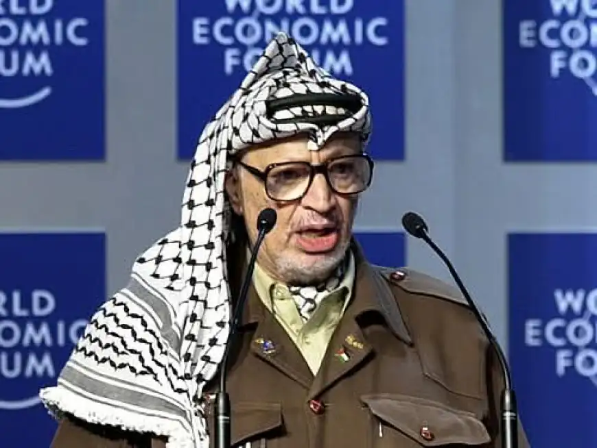 خيوط من تراب كنعان: كيف حوّل الفلاح الفلسطيني جغرافية بلاده إلى غطاء رأس؟