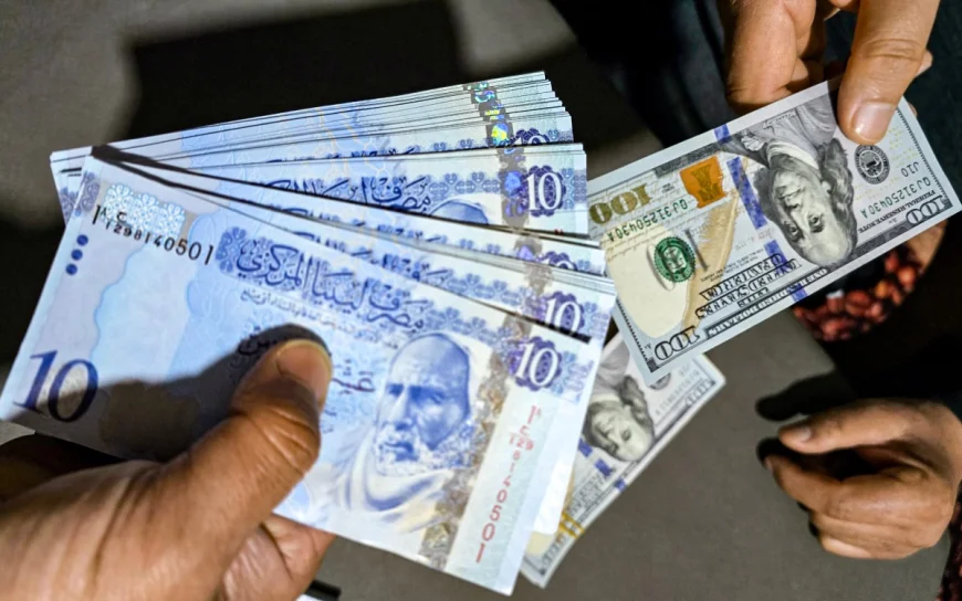 الدولار في ليبيا يسجل أعلى سعر منذ 2026 بـ 9.4 دينار