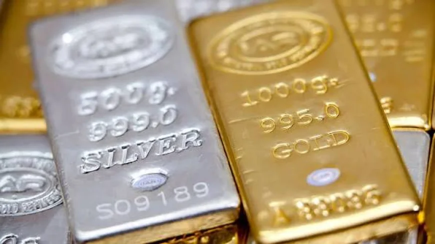 أسعار الذهب والفضة تهوي لأدنى مستوى في شهر
