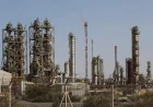 وقف الإنتاج النفطي في ليبيا: المؤسسة الوطنية تلوح بالقوة القاهرة