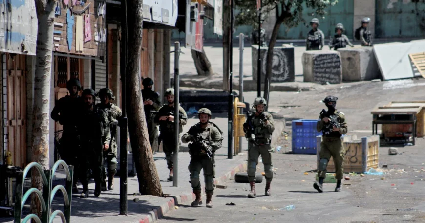 إنزال جوي في يطا يشعل الضفة.. شهيد واعتقالات وهدم